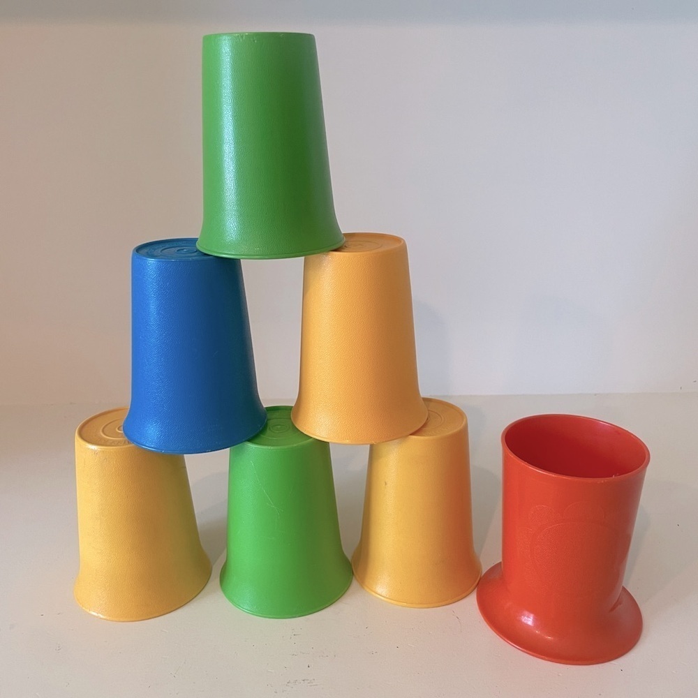 Vintage Tupperware Kids Classic Bell Tumblers #109 7oz set of 6 bonus cup bright